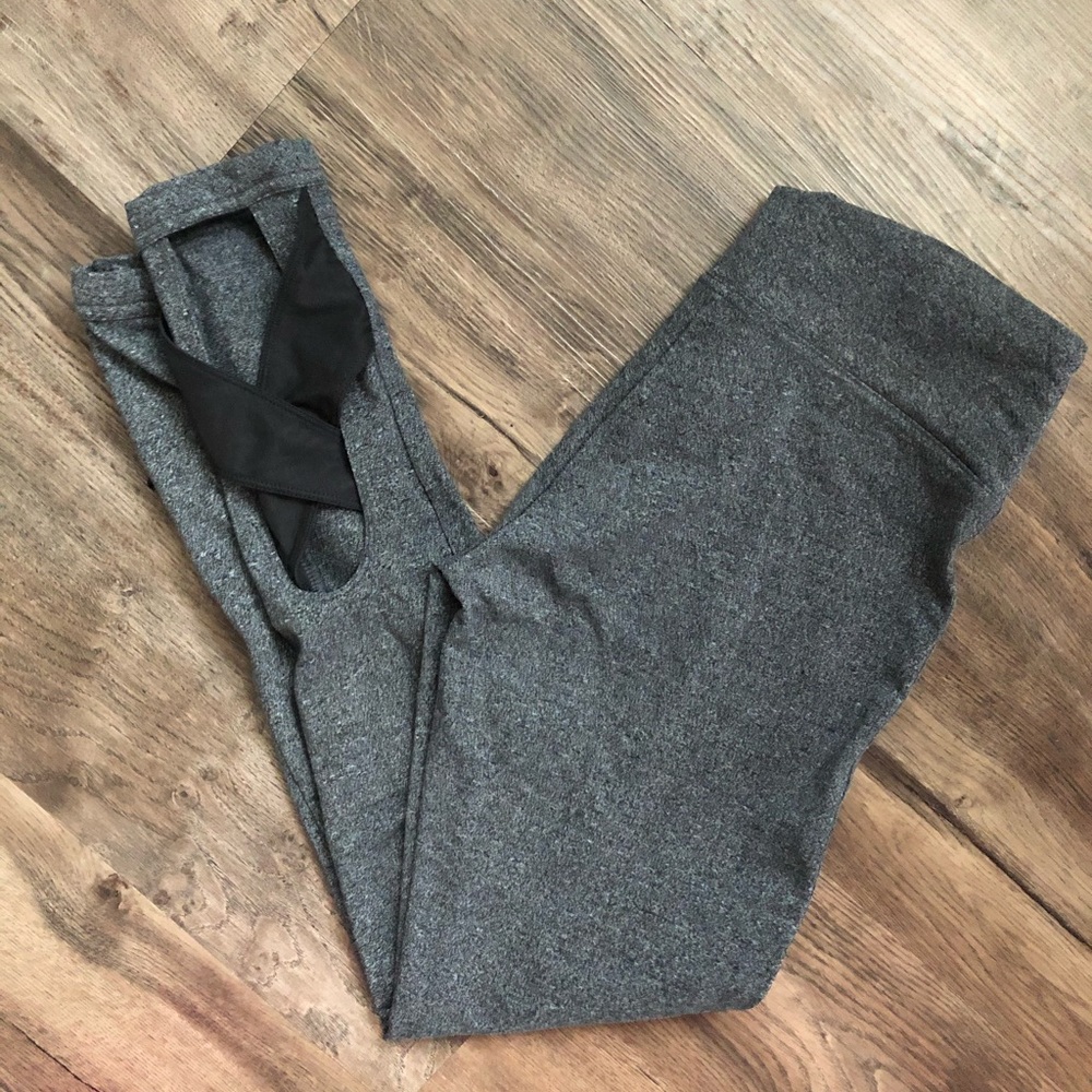 Victoria’s Secret Sport Leggings w/ Cute Detail